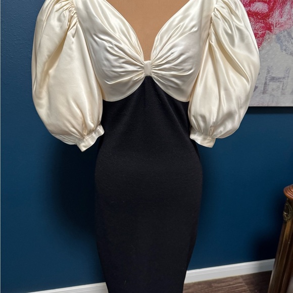 Vintage St John by Marie Grey Elegant Black Knit and Cream Dress Size 6 - Picture 3 of 15
